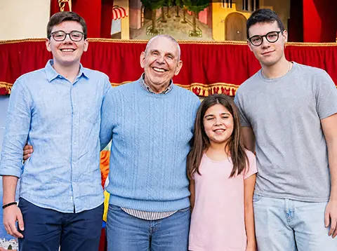 Il team della famiglia Mercurio durante uno spettacolo itinerante