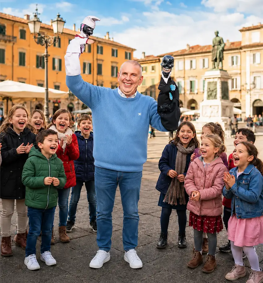 Antonino Mercurio con i bambini del pubblico durante uno spettacolo in piazza