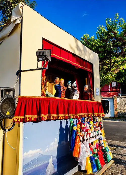 Angolo del Teatrino dei Burattini Mercurio allestito in piazza