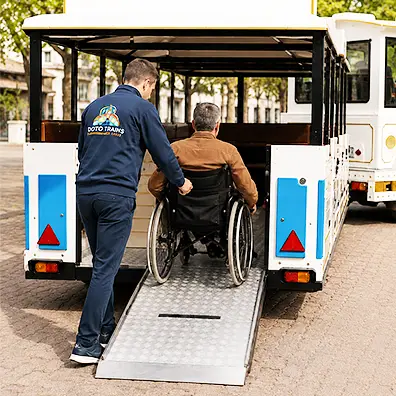Pedana di accesso per disabili sul Trenino Turistico Mercurio